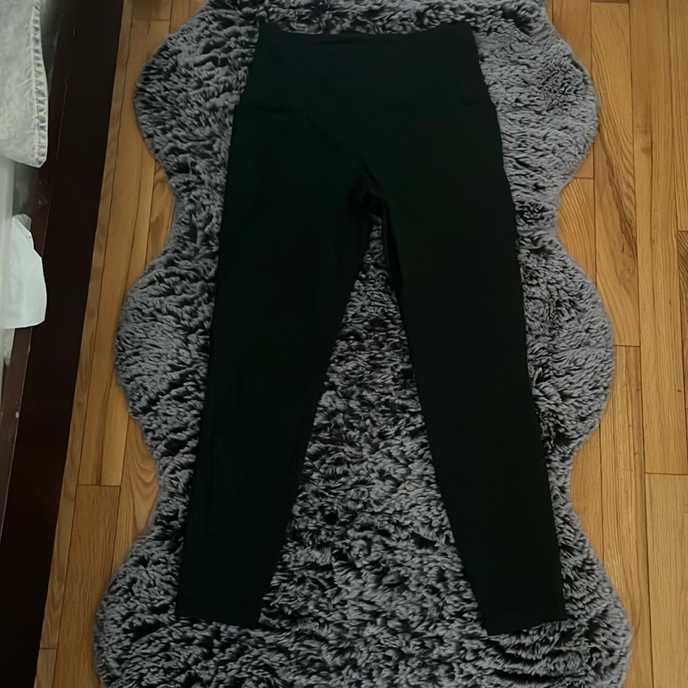 Lolë forest green high-waisted capri leggings WITH SIDE POCKETS